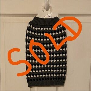 🐩 NWOT Dog Sweater 🐩